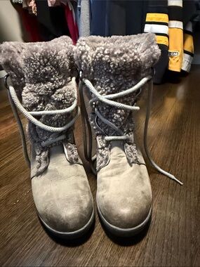 Sorel Womans Distressed Taupe Shearling-Lined Winter Boots